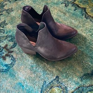 Steve Madden Bootie- women’s Size 9